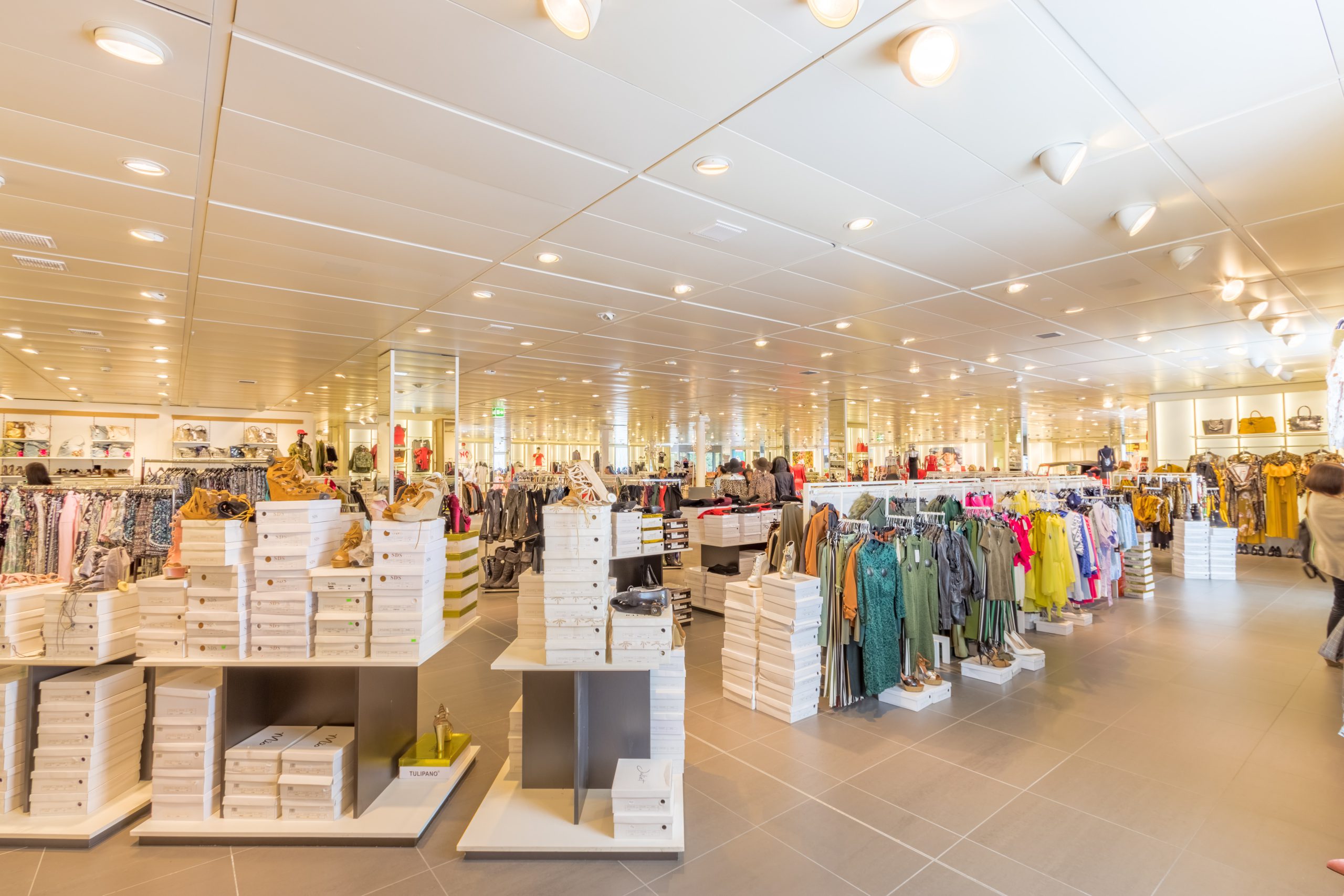 Large, enterprise-level clothing store in a shopping mall